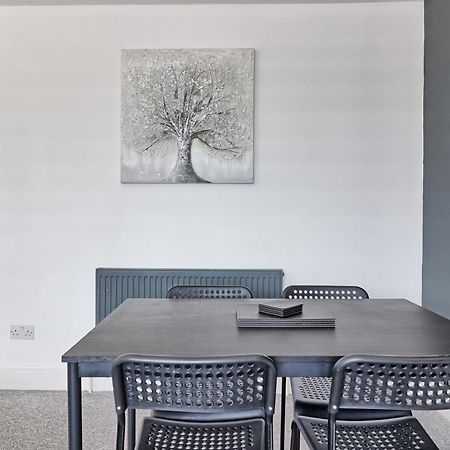 Luxury 3-Bed Apartment Near To London With Parking Hornchurch Eksteriør bilde