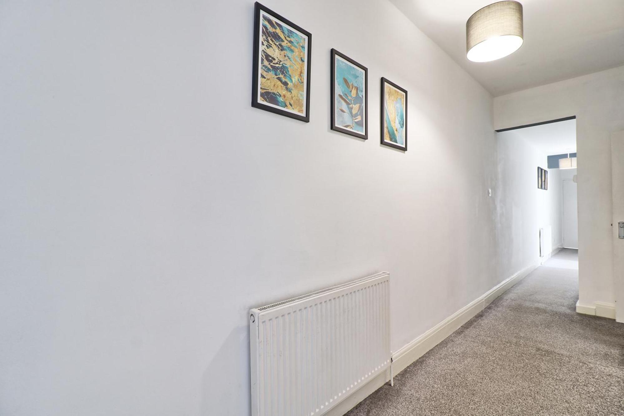 Luxury 3-Bed Apartment Near To London With Parking Hornchurch Eksteriør bilde