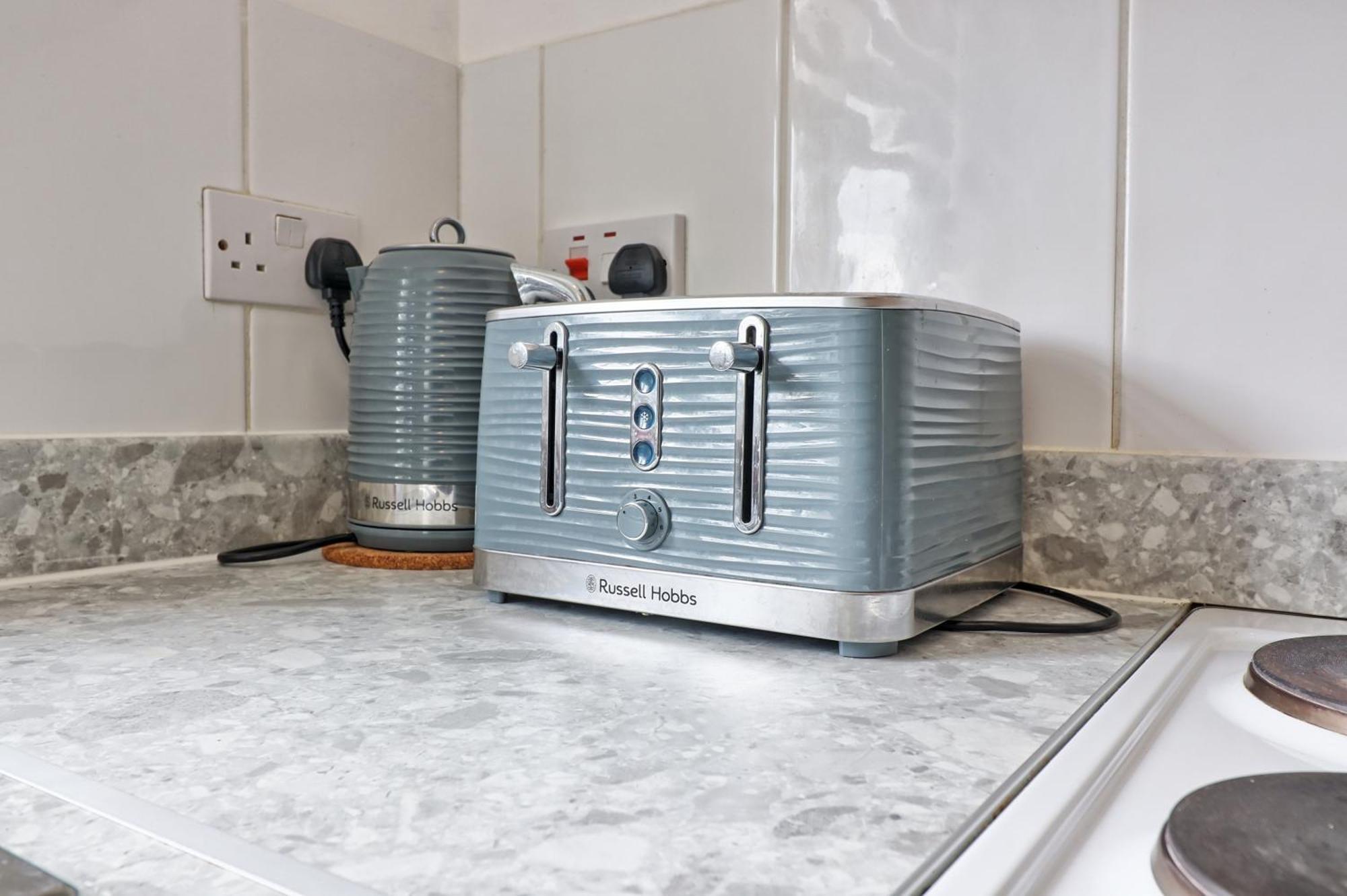 Luxury 3-Bed Apartment Near To London With Parking Hornchurch Eksteriør bilde