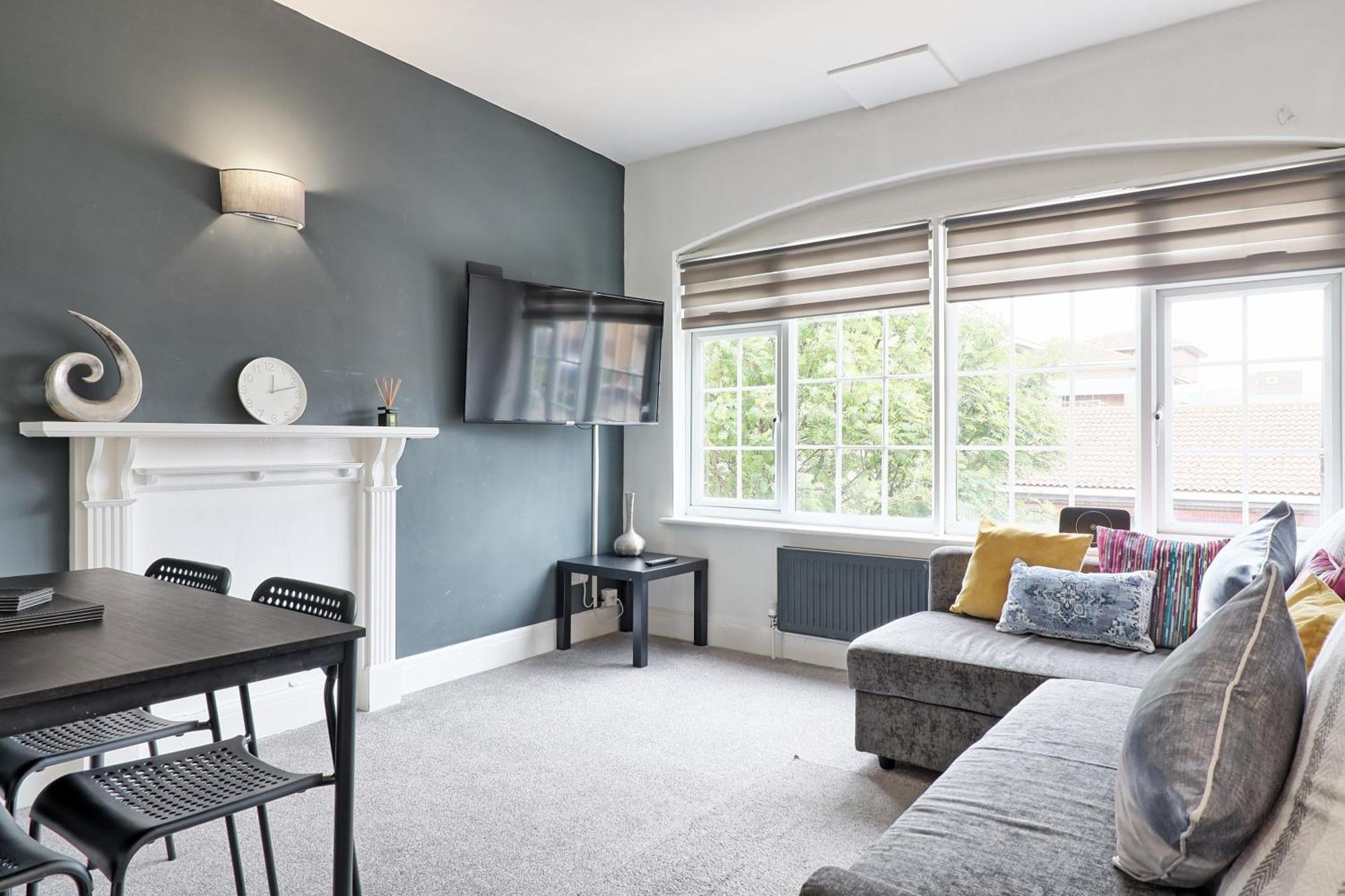 Luxury 3-Bed Apartment Near To London With Parking Hornchurch Eksteriør bilde