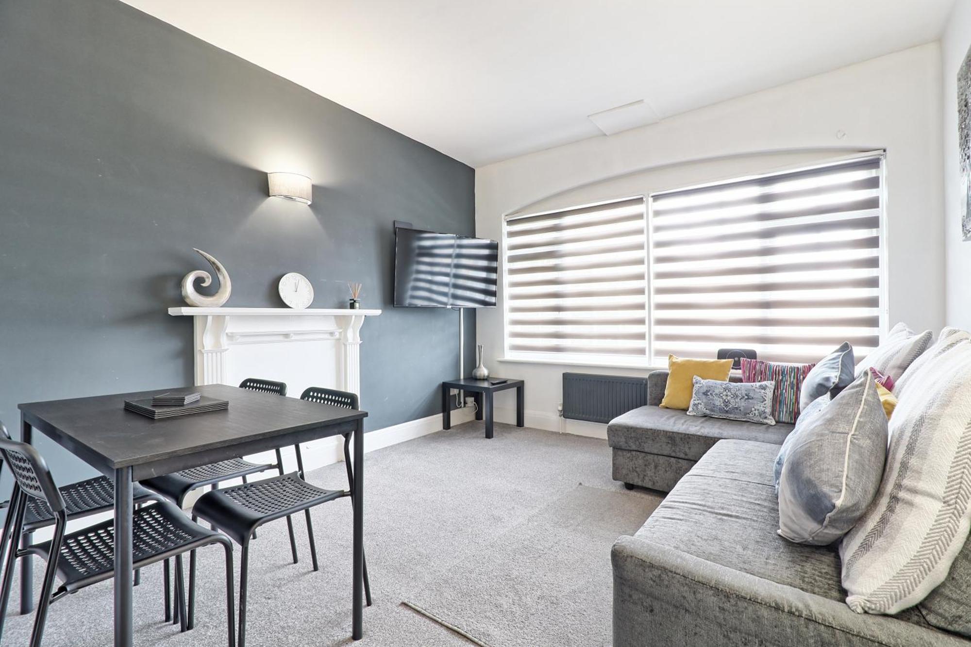 Luxury 3-Bed Apartment Near To London With Parking Hornchurch Eksteriør bilde