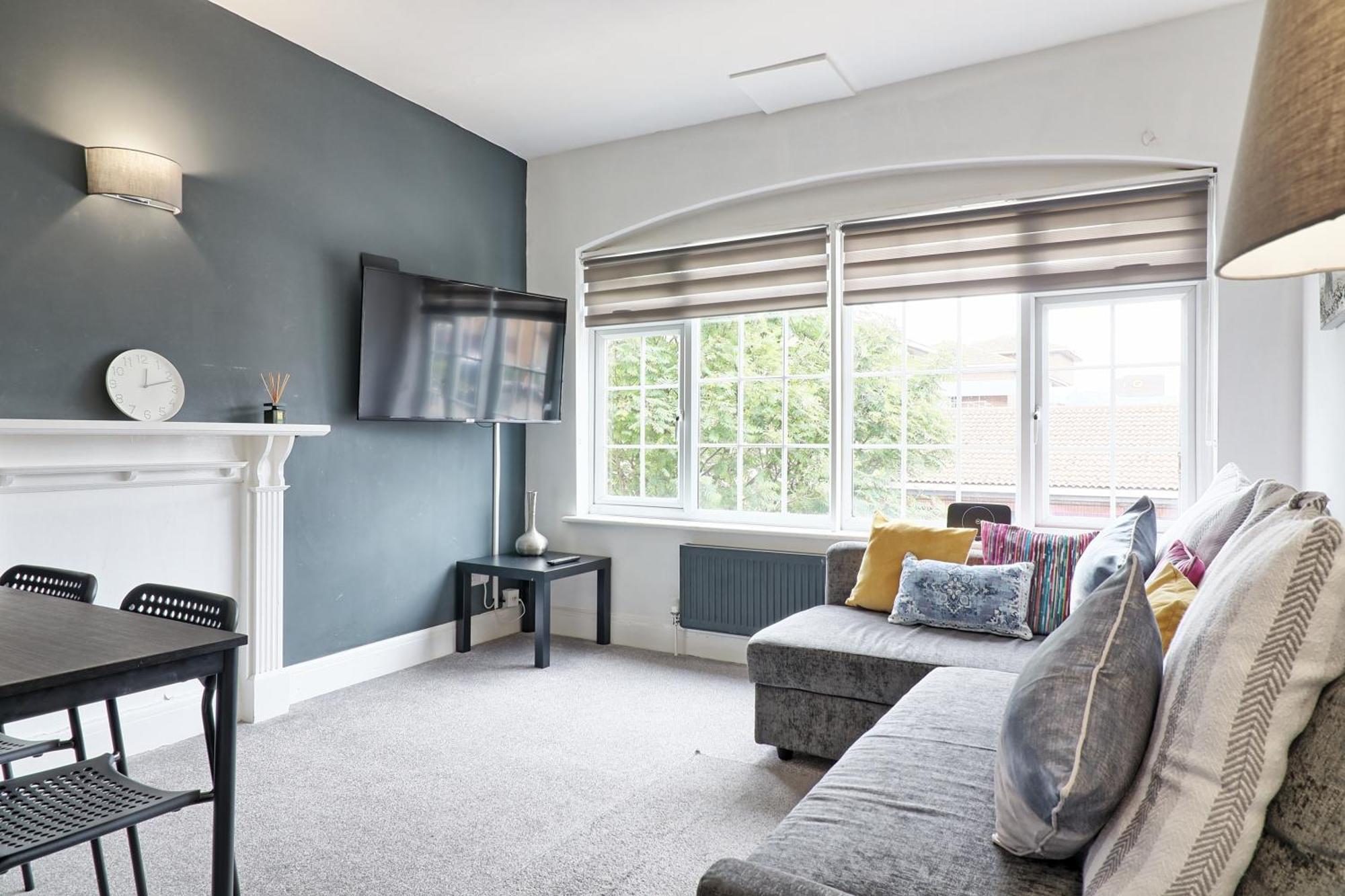 Luxury 3-Bed Apartment Near To London With Parking Hornchurch Eksteriør bilde